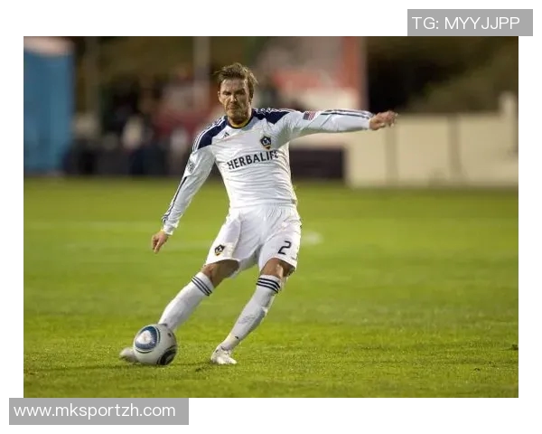 友谊赛精彩回顾:那不勒斯逆转阿森纳神扑瞬间引发全场狂欢