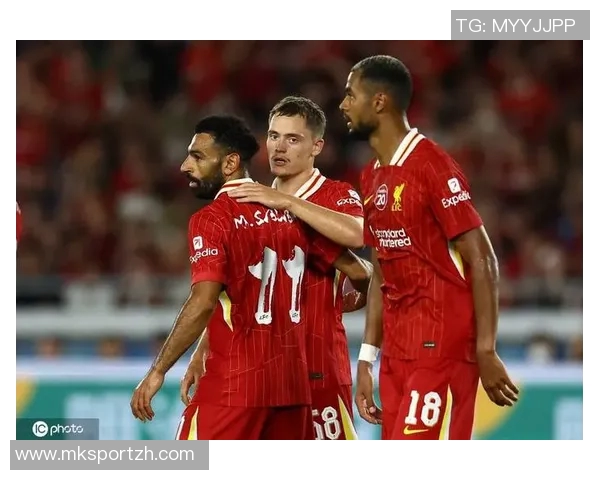 友谊赛精彩回顾：利物浦逆转里昂红牌争议引发全场热议